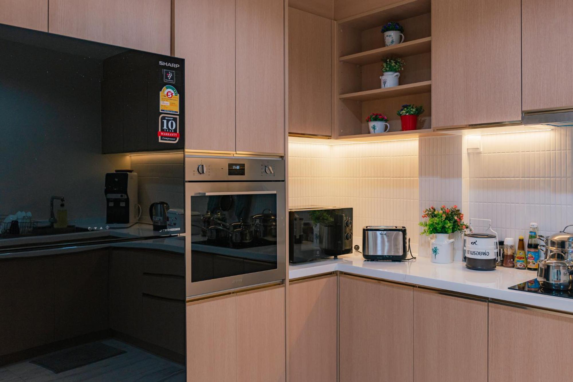 Modern - 6beds, Center, Phrom Phong Bts, Em District, Terminal 21 Villa