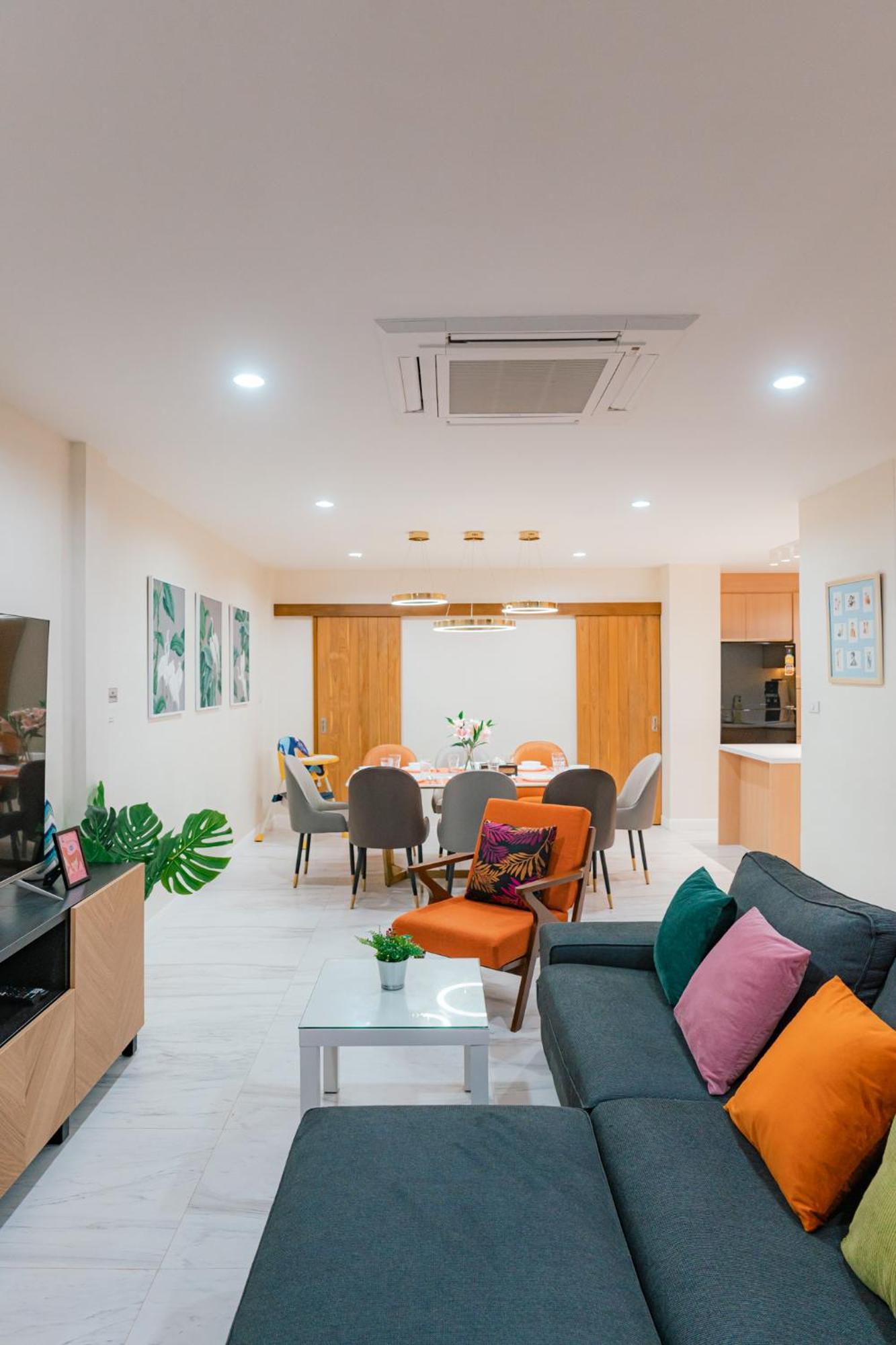 Modern - 6beds, Center, Phrom Phong Bts, Em District, Terminal 21 Villa *